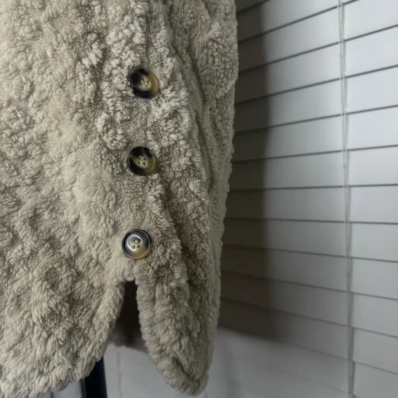 Women's soft Hooded Sleeveless Fuzzy coat/vest for Fall/Winter (L) - Picture 3 of 6